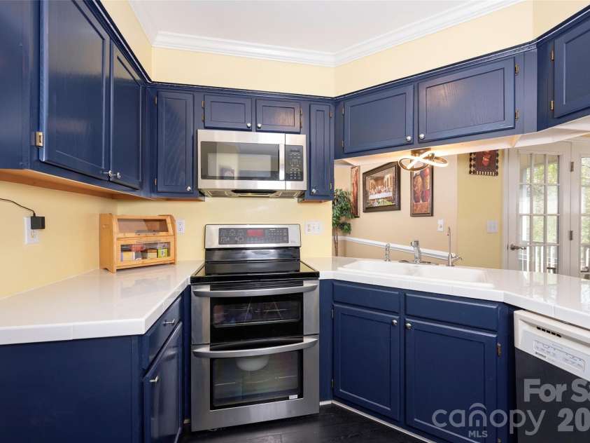 5125 Old Plantation Circle, Winston Salem, NC 27104.  MLS# CAR4366786, YatesRealty ID 9232. 