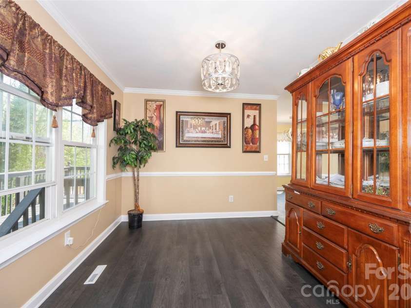 5125 Old Plantation Circle, Winston Salem, NC 27104.  MLS# CAR4366786, YatesRealty ID 9232. 