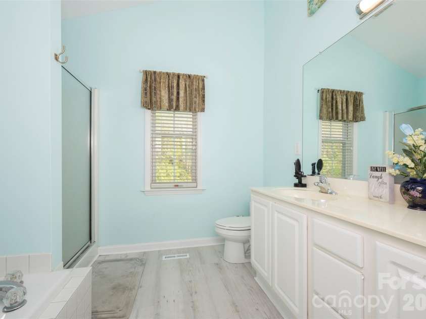 5125 Old Plantation Circle, Winston Salem, NC 27104.  MLS# CAR4366786, YatesRealty ID 9232. 