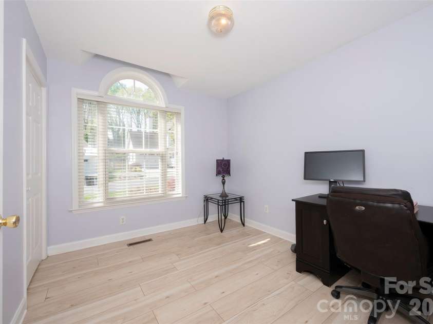 5125 Old Plantation Circle, Winston Salem, NC 27104.  MLS# CAR4366786, YatesRealty ID 9232. 