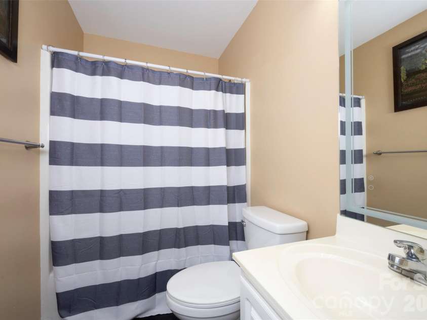 5125 Old Plantation Circle, Winston Salem, NC 27104.  MLS# CAR4366786, YatesRealty ID 9232. 