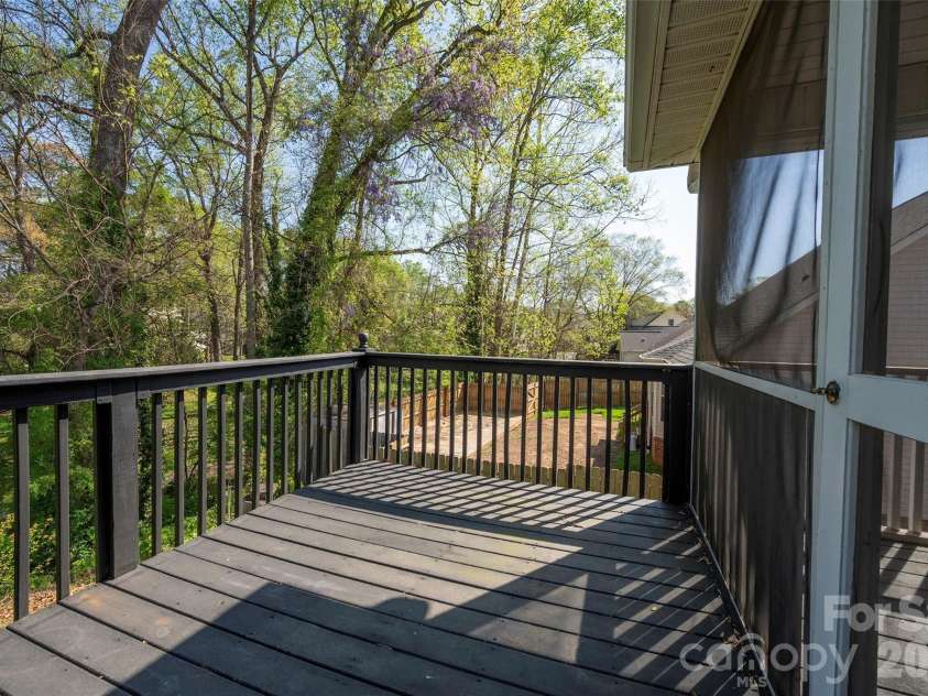 5125 Old Plantation Circle, Winston Salem, NC 27104.  MLS# CAR4366786, YatesRealty ID 9232. 