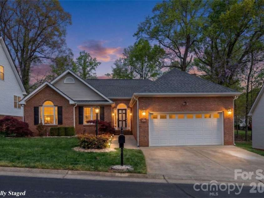5125 Old Plantation Circle, Winston Salem, NC 27104.  MLS# CAR4366786, YatesRealty ID 9232. 