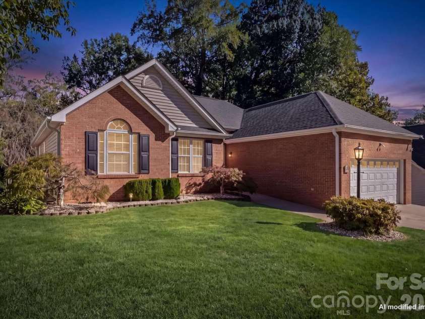 5125 Old Plantation Circle, Winston Salem, NC 27104.  MLS# CAR4431180, YatesRealty ID 9232. 