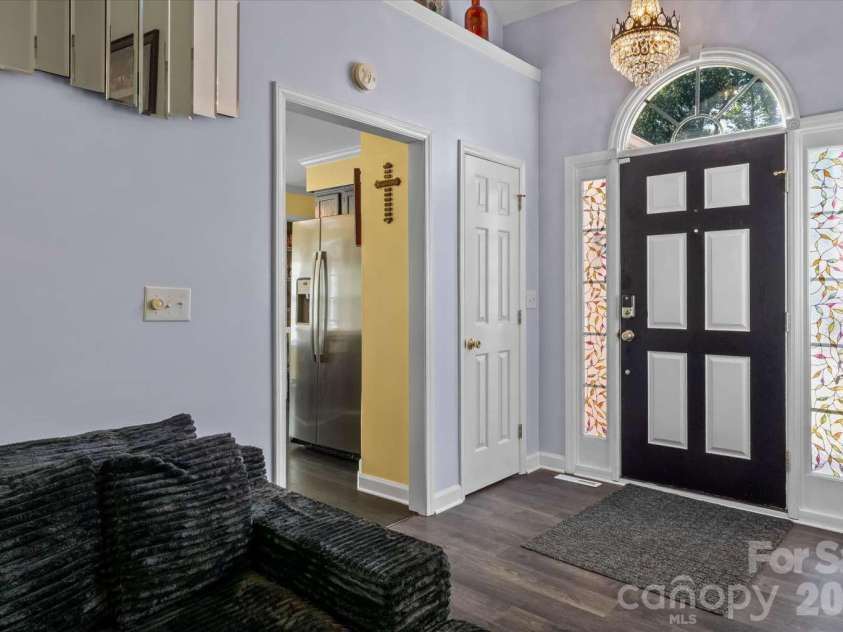5125 Old Plantation Circle, Winston Salem, NC 27104.  MLS# CAR4431180, YatesRealty ID 9232. 