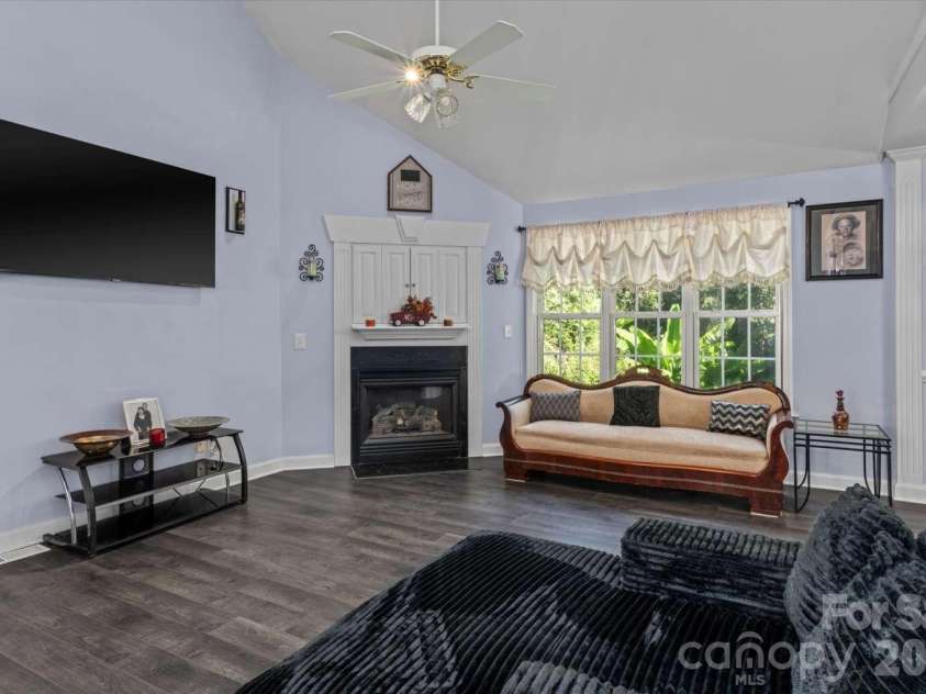 5125 Old Plantation Circle, Winston Salem, NC 27104.  MLS# CAR4431180, YatesRealty ID 9232. 