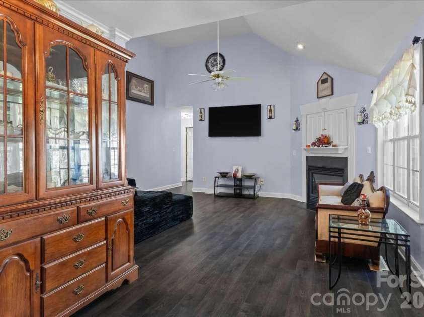 5125 Old Plantation Circle, Winston Salem, NC 27104.  MLS# CAR4431180, YatesRealty ID 9232. 