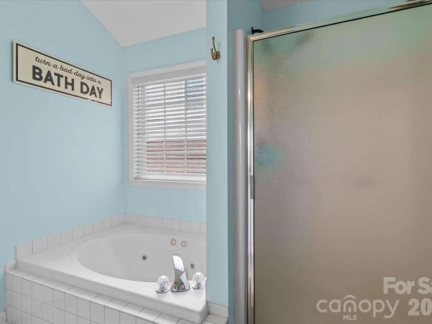 5125 Old Plantation Circle, Winston Salem, NC 27104.  MLS# CAR4431180, YatesRealty ID 9232. 