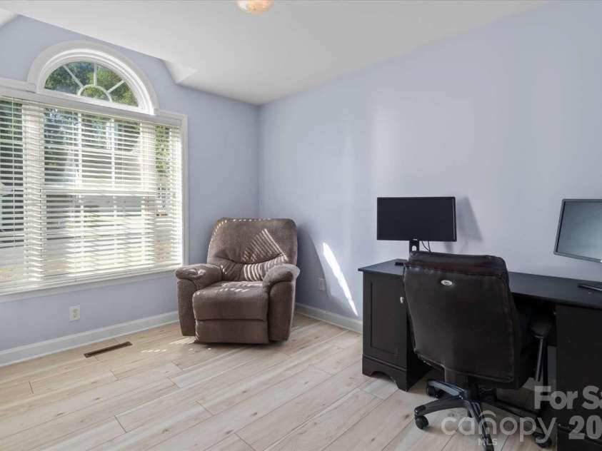 5125 Old Plantation Circle, Winston Salem, NC 27104.  MLS# CAR4431180, YatesRealty ID 9232. 