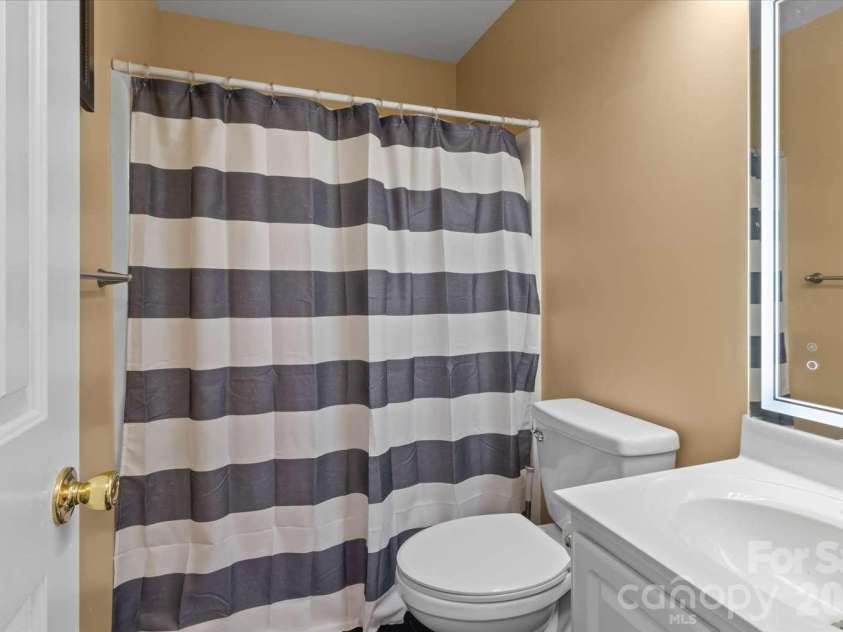 5125 Old Plantation Circle, Winston Salem, NC 27104.  MLS# CAR4431180, YatesRealty ID 9232. 