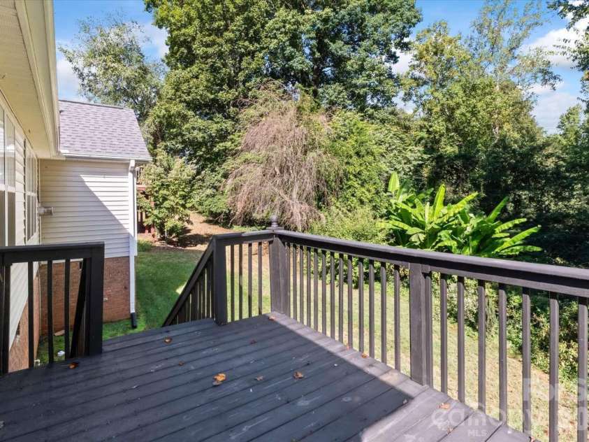 5125 Old Plantation Circle, Winston Salem, NC 27104.  MLS# CAR4431180, YatesRealty ID 9232. 