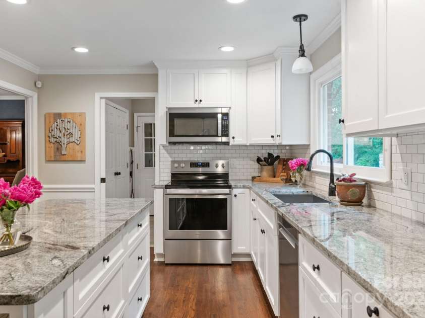 9941 Heritage Oak Lane, Waxhaw, NC 28173.  MLS# CAR4248679, YatesRealty ID 9234. 