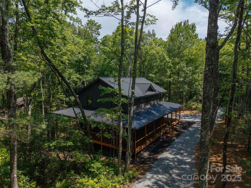 365 Cherokee Circle, Lake Toxaway, NC 28747.  MLS# CAR4194091, YatesRealty ID 9235. 