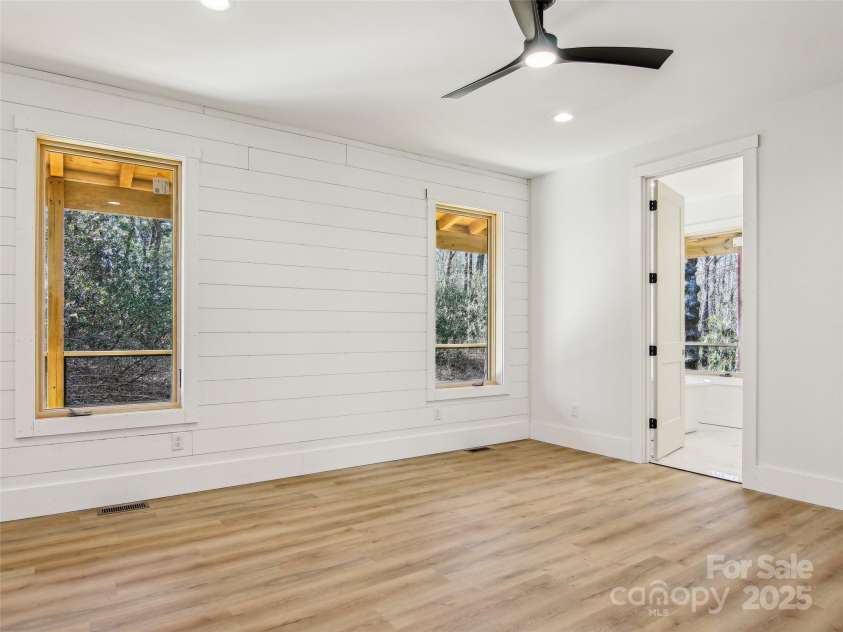 365 Cherokee Circle, Lake Toxaway, NC 28747.  MLS# CAR4194091, YatesRealty ID 9235. 