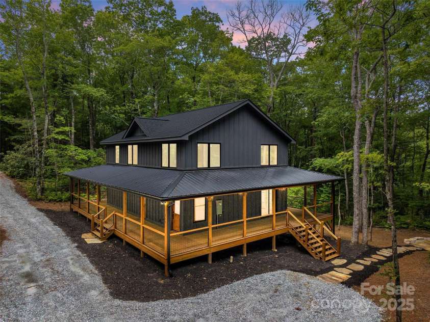 365 Cherokee Circle, Lake Toxaway, NC 28747.  MLS# CAR4291868, YatesRealty ID 9235. 