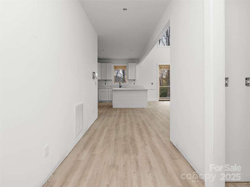 365 Cherokee Circle, Lake Toxaway, NC 28747.  MLS# CAR4291868, YatesRealty ID 9235. 