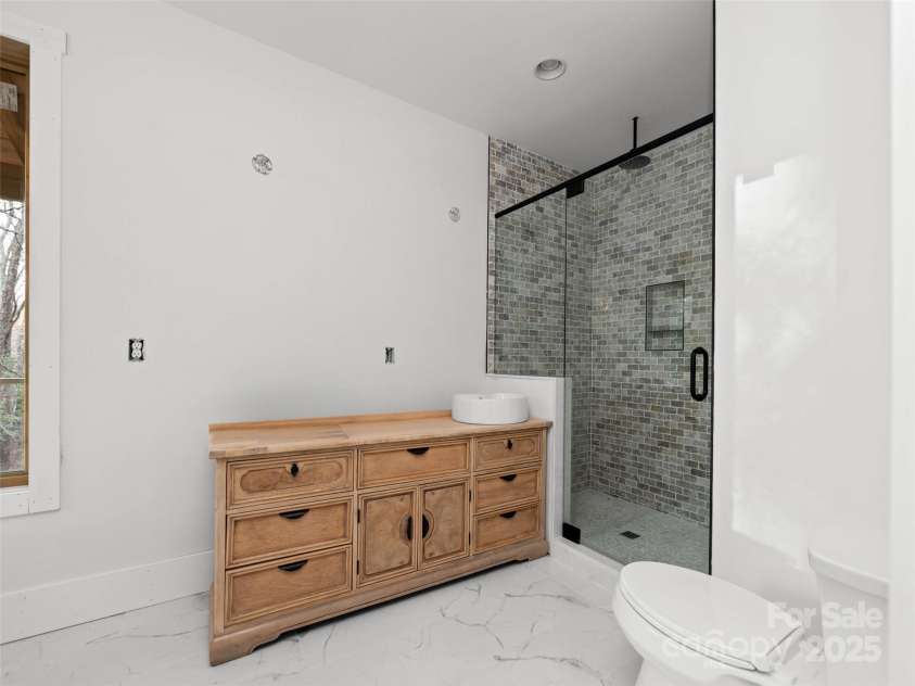 365 Cherokee Circle, Lake Toxaway, NC 28747.  MLS# CAR4291868, YatesRealty ID 9235. 