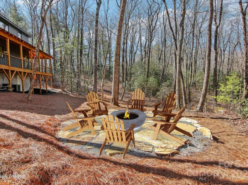 365 Cherokee Circle, Lake Toxaway, NC 28747.  MLS# CAR4291868, YatesRealty ID 9235. 