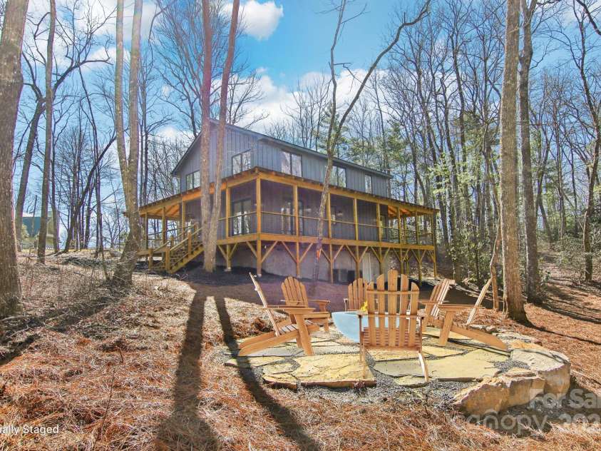 365 Cherokee Circle, Lake Toxaway, NC 28747.  MLS# CAR4291868, YatesRealty ID 9235. 