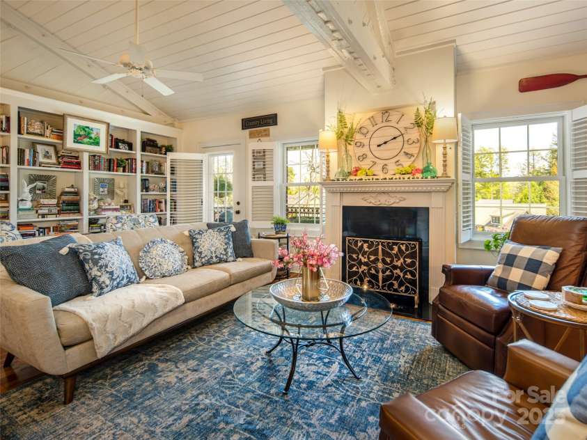 2688 Greenville Highway, Flat Rock, NC 28731.  MLS# CAR4250361, YatesRealty ID 9238. 