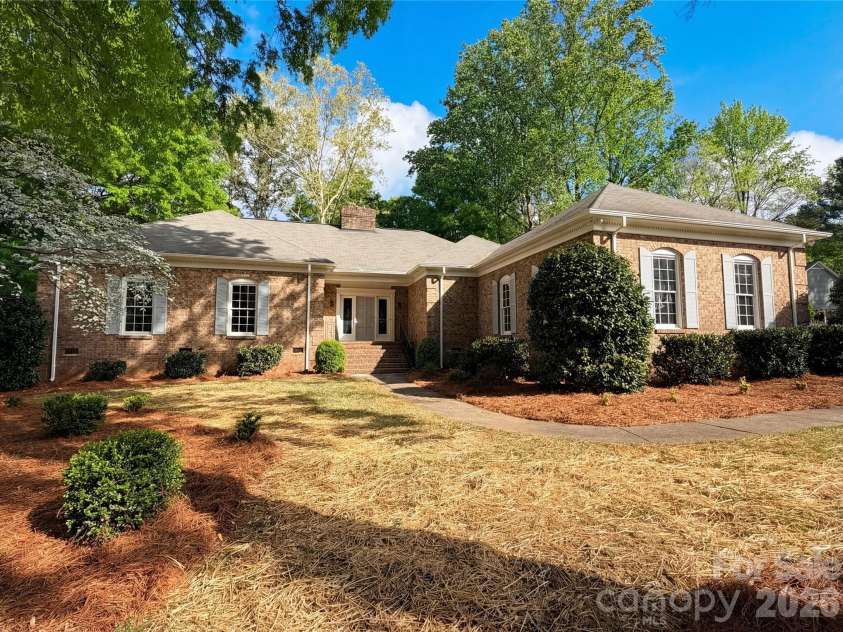 6024 Dovefield Road, Charlotte, NC 28277.  MLS# CAR4366998, YatesRealty ID 9239. 