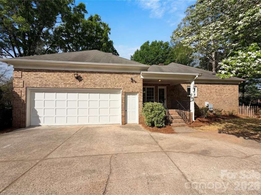6024 Dovefield Road, Charlotte, NC 28277.  MLS# CAR4366998, YatesRealty ID 9239. 
