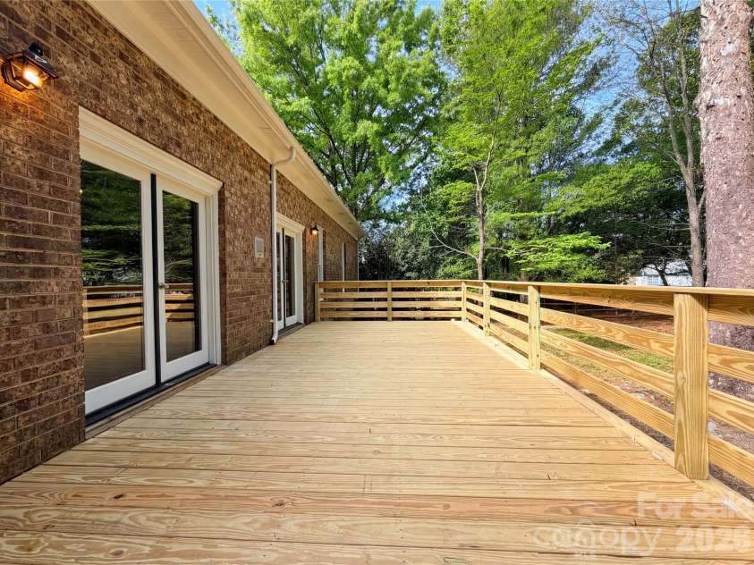 6024 Dovefield Road, Charlotte, NC 28277.  MLS# CAR4366998, YatesRealty ID 9239. 