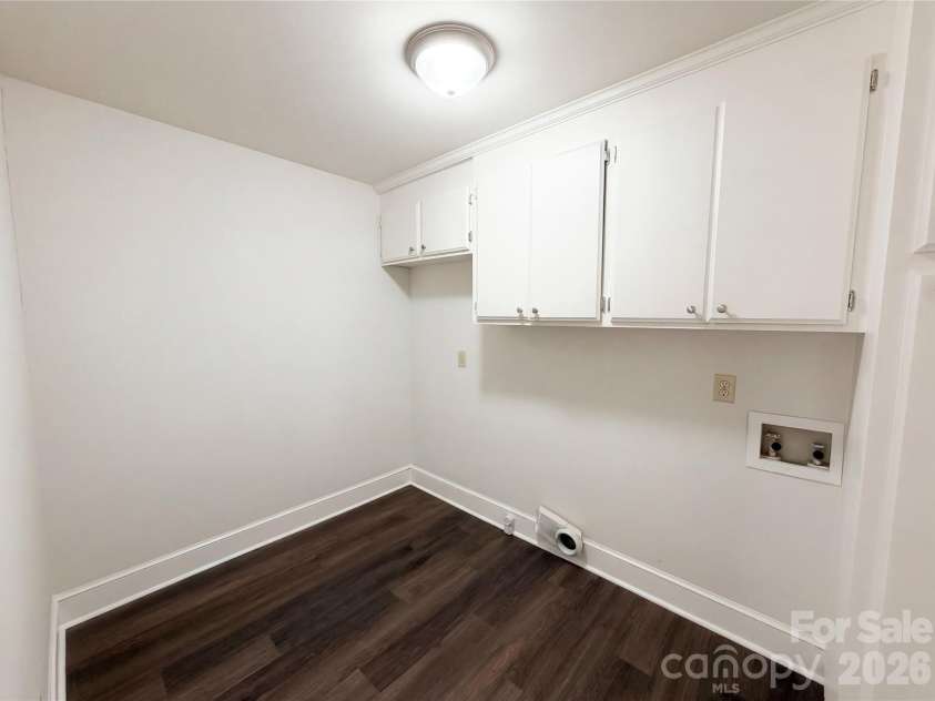 6024 Dovefield Road, Charlotte, NC 28277.  MLS# CAR4366998, YatesRealty ID 9239. 