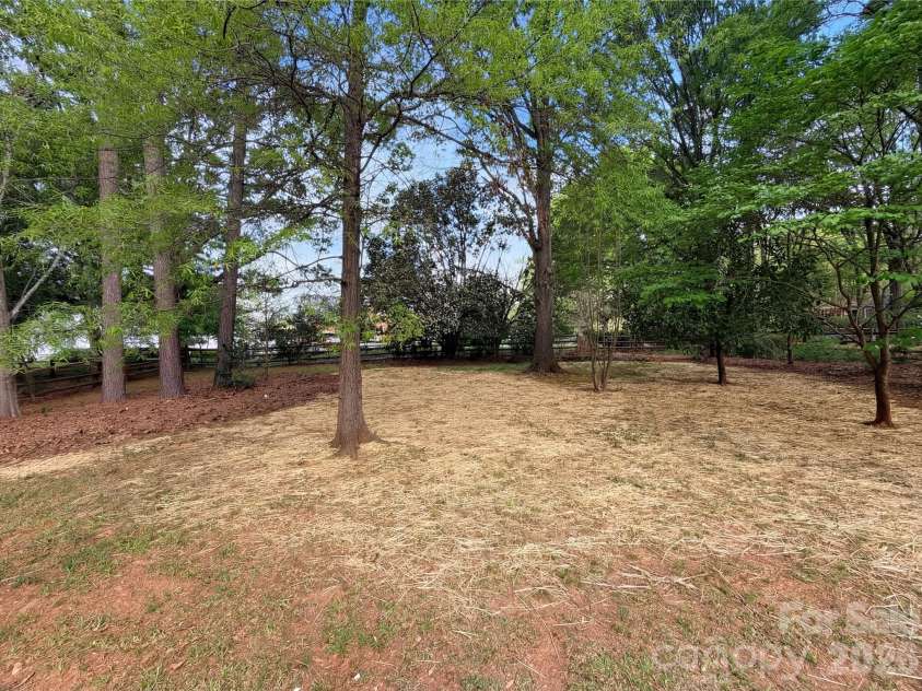 6024 Dovefield Road, Charlotte, NC 28277.  MLS# CAR4366998, YatesRealty ID 9239. 