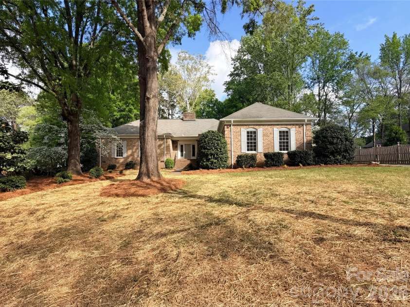 6024 Dovefield Road, Charlotte, NC 28277.  MLS# CAR4366998, YatesRealty ID 9239. 