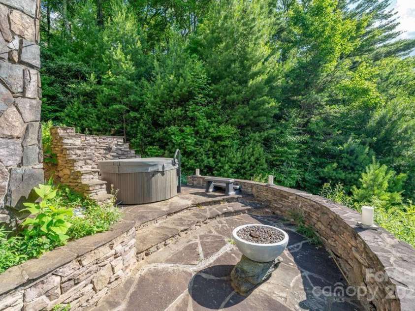 4901 Nightingale Way, Lenoir, NC 28645.  MLS# CAR4170137, YatesRealty ID 924. 