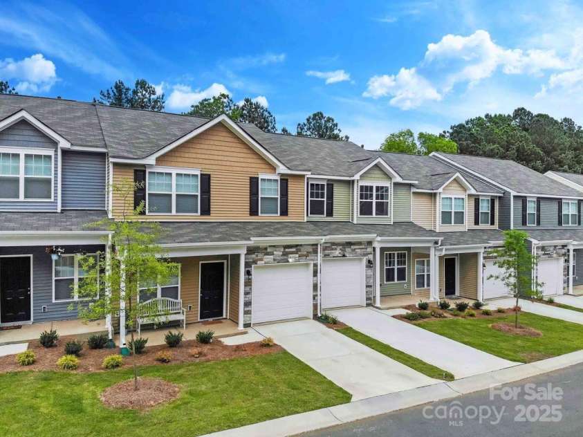 13529 Browhill Lane, Charlotte, NC 28278.  MLS# CAR4227654, YatesRealty ID 9240. 