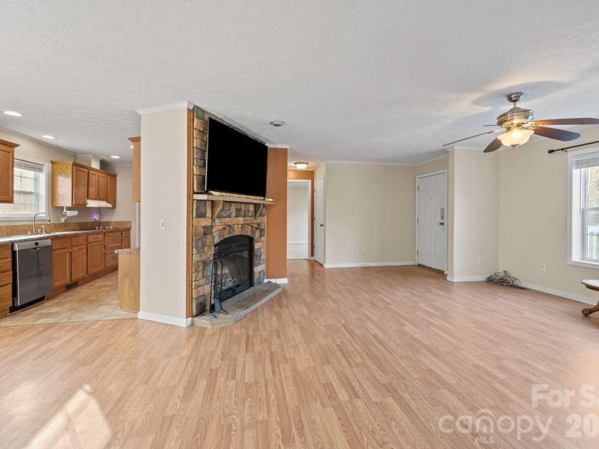 633 Allen Drive, Marshall, NC 28753.  MLS# CAR4365831, YatesRealty ID 9242. 