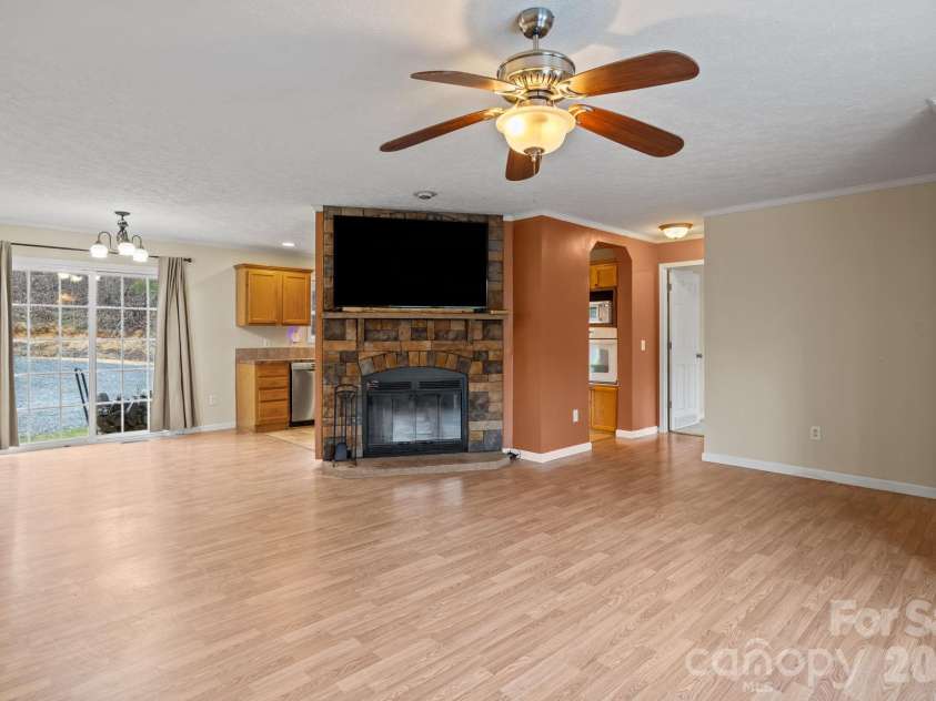633 Allen Drive, Marshall, NC 28753.  MLS# CAR4365831, YatesRealty ID 9242. 