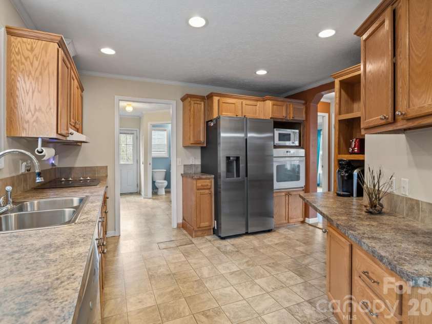 633 Allen Drive, Marshall, NC 28753.  MLS# CAR4365831, YatesRealty ID 9242. 