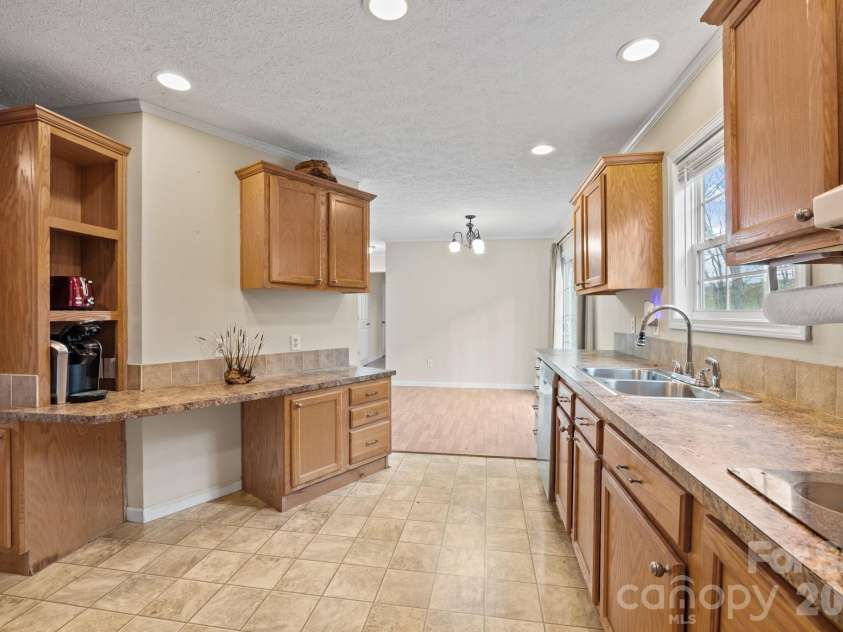 633 Allen Drive, Marshall, NC 28753.  MLS# CAR4365831, YatesRealty ID 9242. 