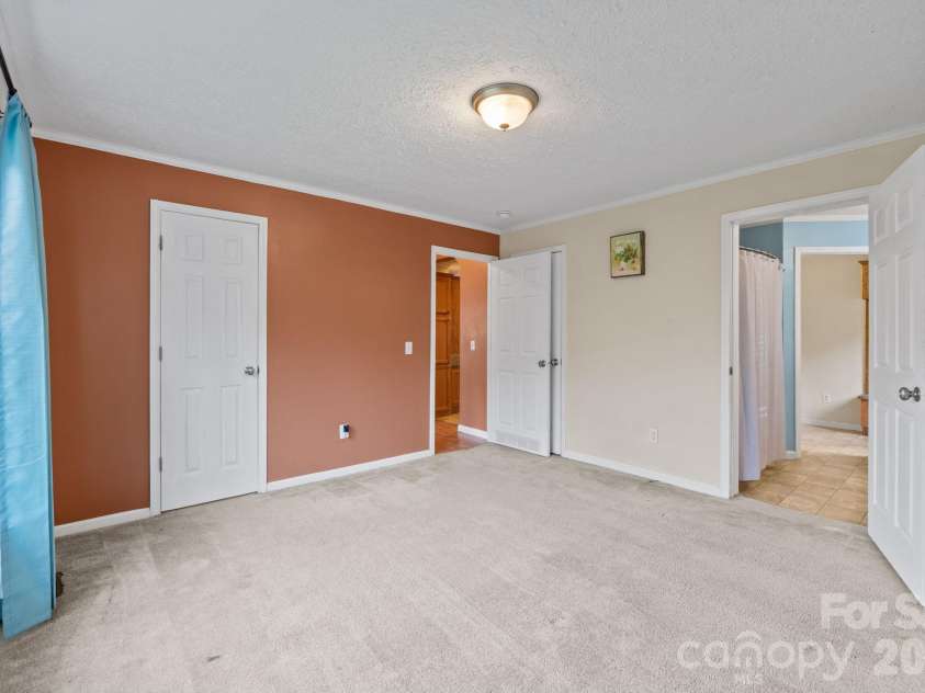 633 Allen Drive, Marshall, NC 28753.  MLS# CAR4365831, YatesRealty ID 9242. 