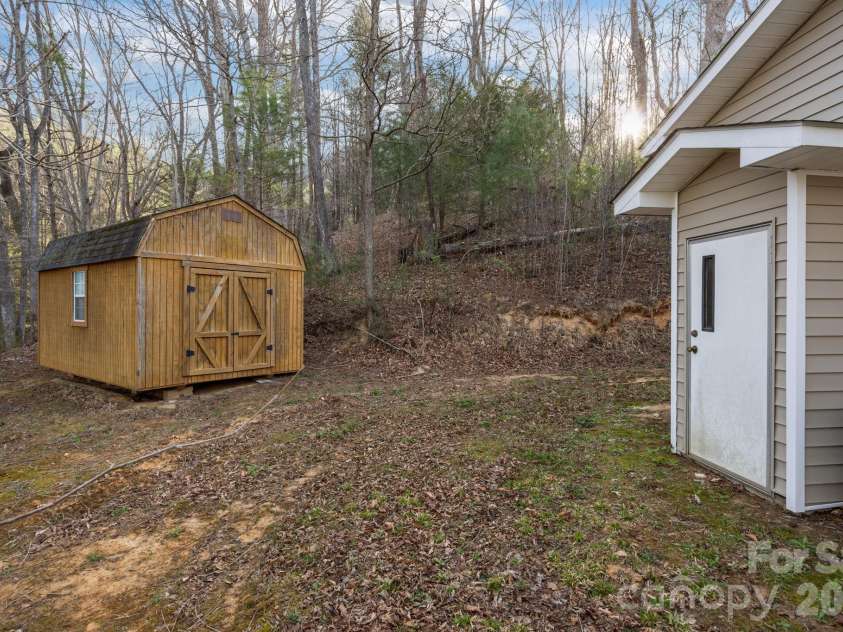 633 Allen Drive, Marshall, NC 28753.  MLS# CAR4365831, YatesRealty ID 9242. 
