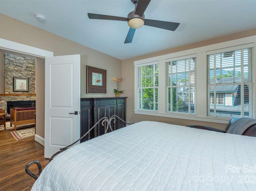 13 Fitzgerald Road, Black Mountain, NC 28711.  MLS# CAR4176177, YatesRealty ID 9244. 