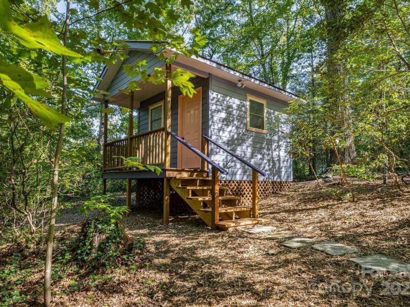 750 Braewick Road, Tryon, NC 28782.  MLS# CAR4305252, YatesRealty ID 9244. 