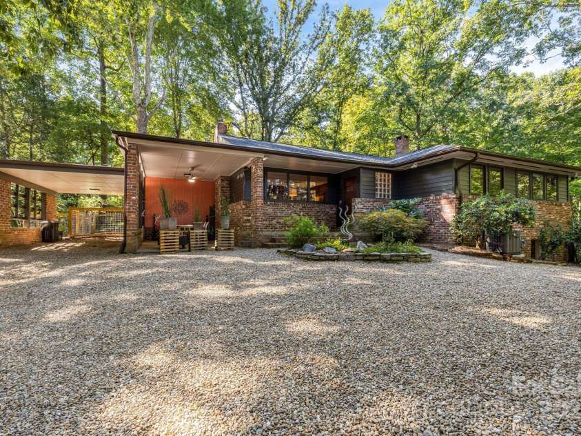 750 Braewick Road, Tryon, NC 28782.  MLS# CAR4305252, YatesRealty ID 9244. 