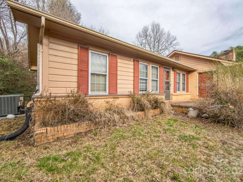 247 Speedwell Acres Road, Cullowhee, NC 28723.  MLS# CAR4235703, YatesRealty ID 9245. 