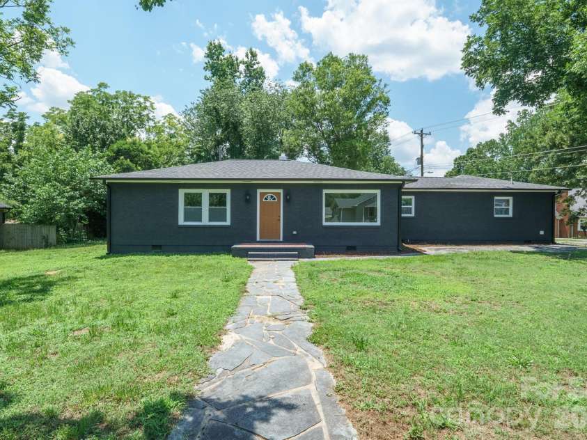 841 Murphy Street, Kannapolis, NC 28081.  MLS# CAR4391730, YatesRealty ID 9245. 