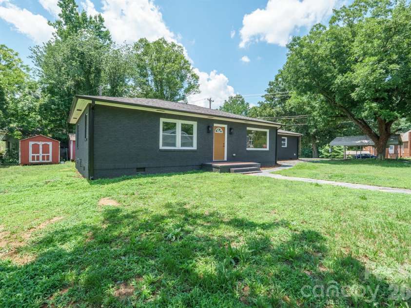 841 Murphy Street, Kannapolis, NC 28081.  MLS# CAR4391730, YatesRealty ID 9245. 