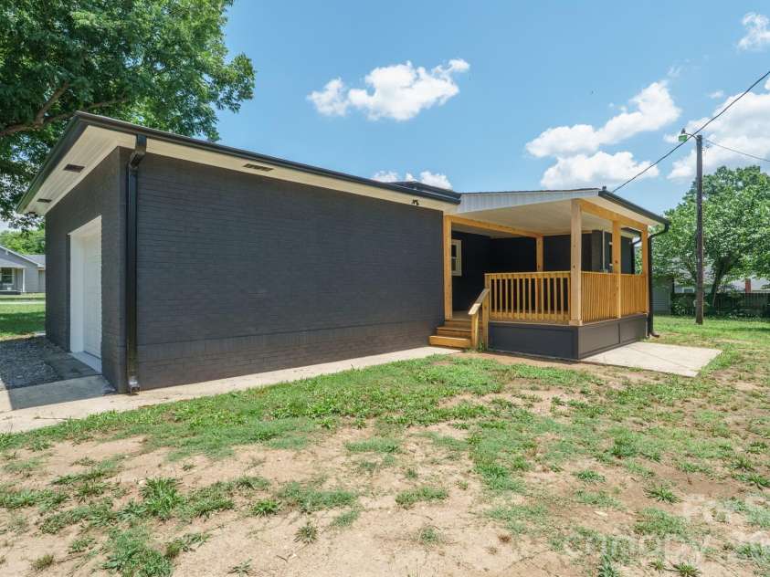 841 Murphy Street, Kannapolis, NC 28081.  MLS# CAR4391730, YatesRealty ID 9245. 