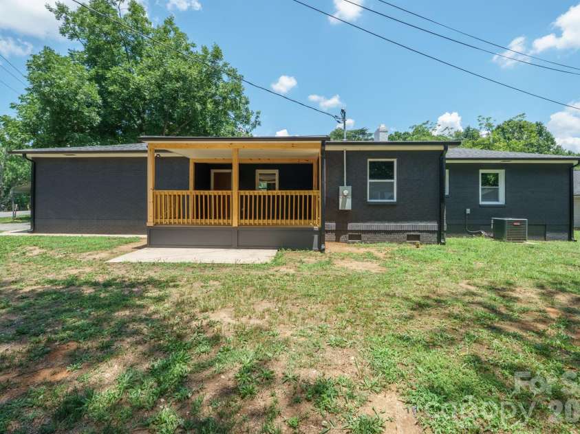 841 Murphy Street, Kannapolis, NC 28081.  MLS# CAR4391730, YatesRealty ID 9245. 