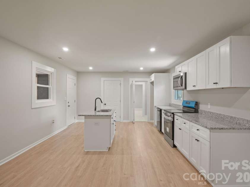841 Murphy Street, Kannapolis, NC 28081.  MLS# CAR4391730, YatesRealty ID 9245. Kitchen