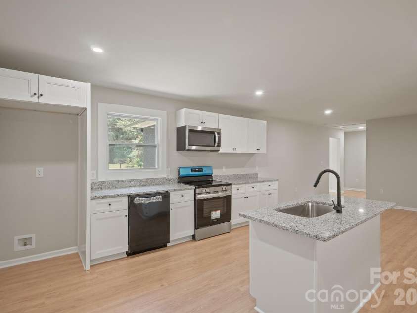 841 Murphy Street, Kannapolis, NC 28081.  MLS# CAR4391730, YatesRealty ID 9245. Kitchen