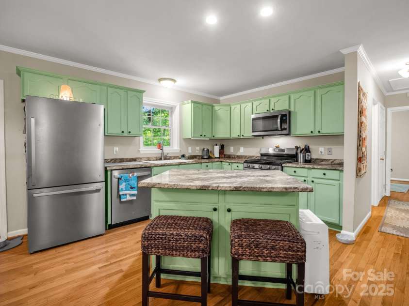 288 Long Ridge Road, Old Fort, NC 28762.  MLS# CAR4297306, YatesRealty ID 9246. Kitchen Island