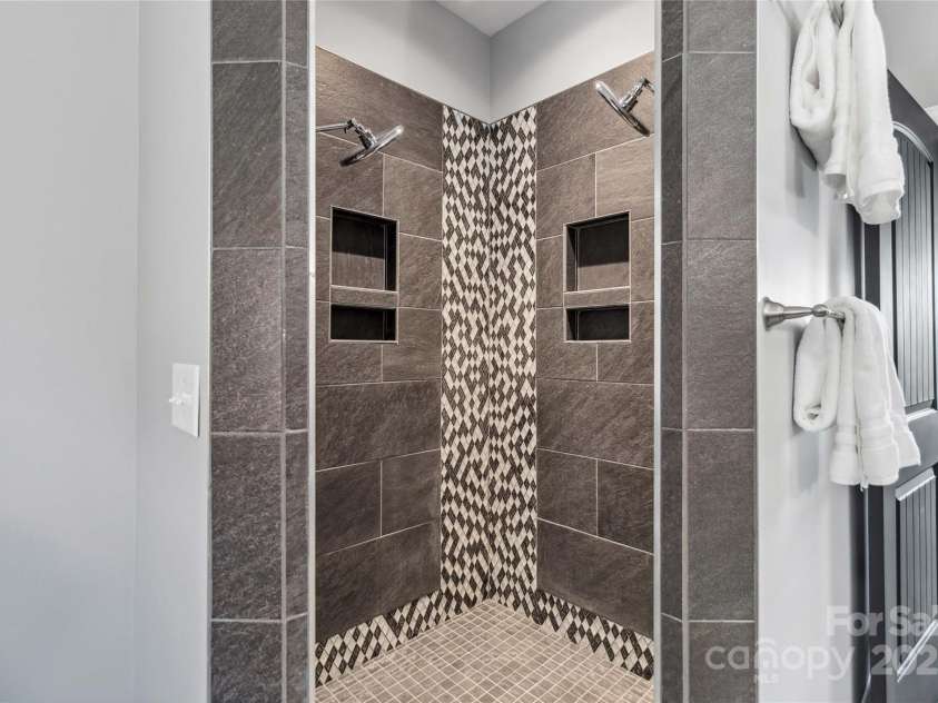 2817 Lakefront Drive, Belmont, NC 28012.  MLS# CAR4253214, YatesRealty ID 9247. 